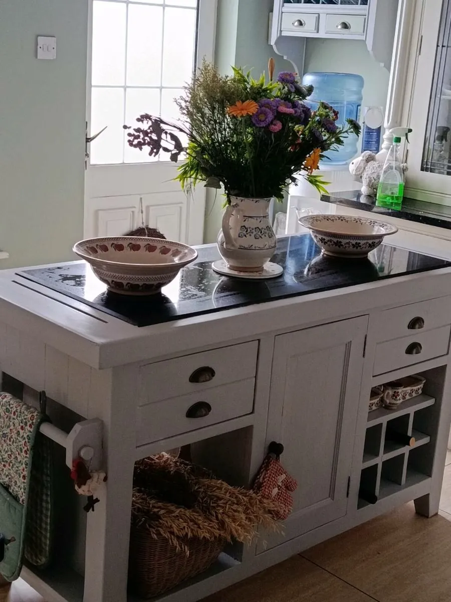 Kitchen island granite top delivery arranged - Image 4