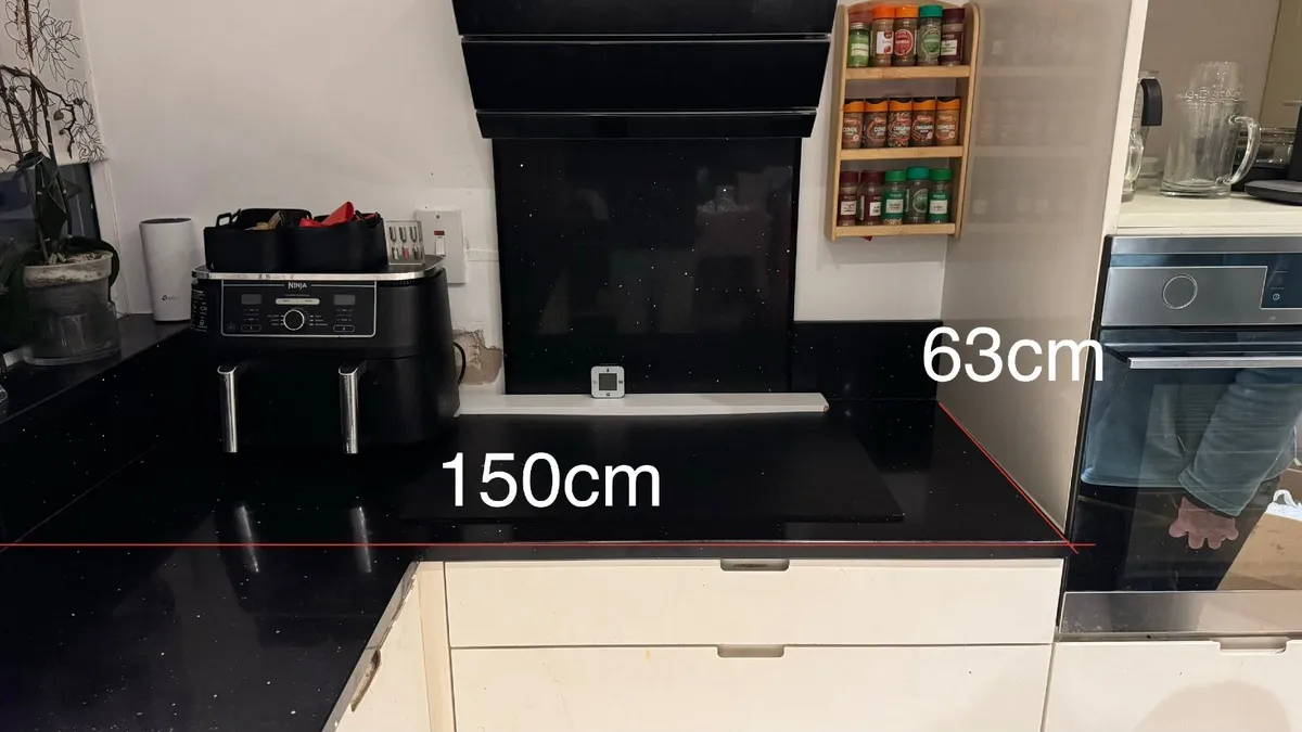 Granite work top with double sink & exterior fan - Image 2