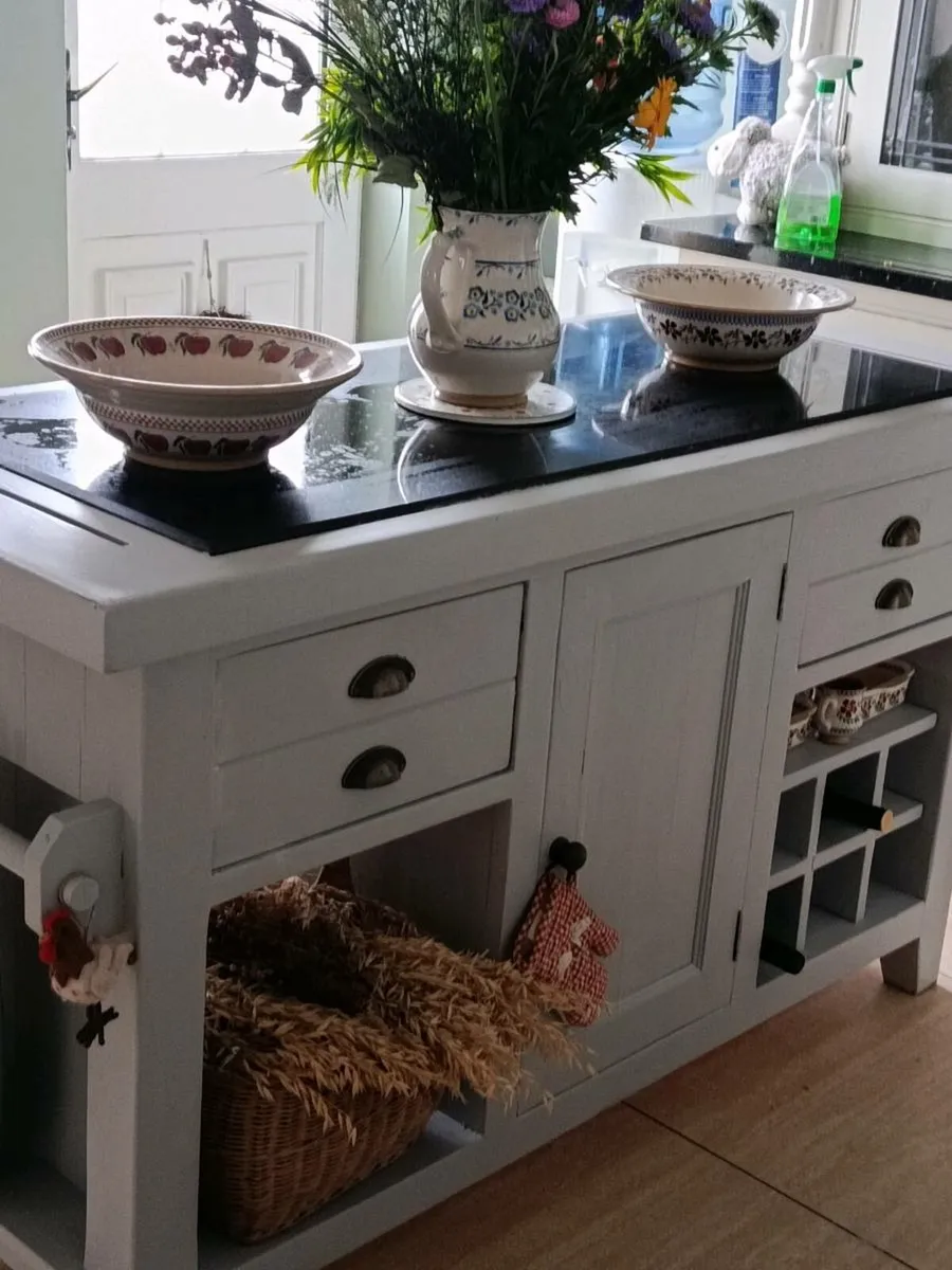 Solid kitchen island granite top delivery arranged - Image 2