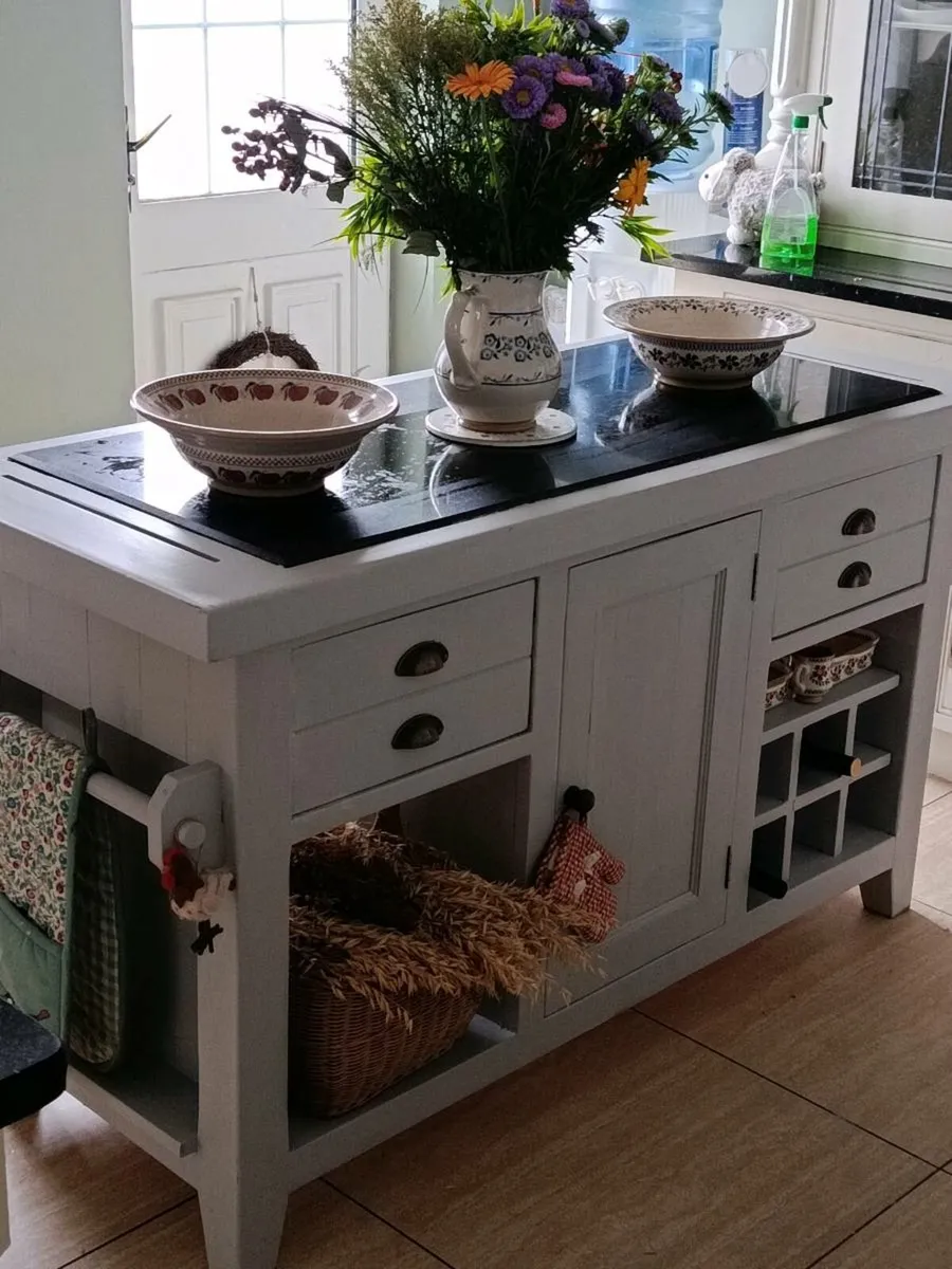 Solid kitchen island granite top delivery arranged - Image 3