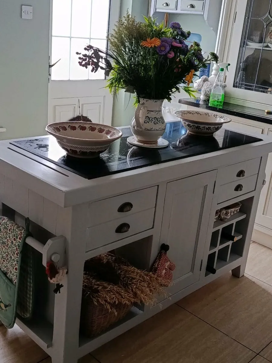Solid kitchen island granite top delivery arranged - Image 4