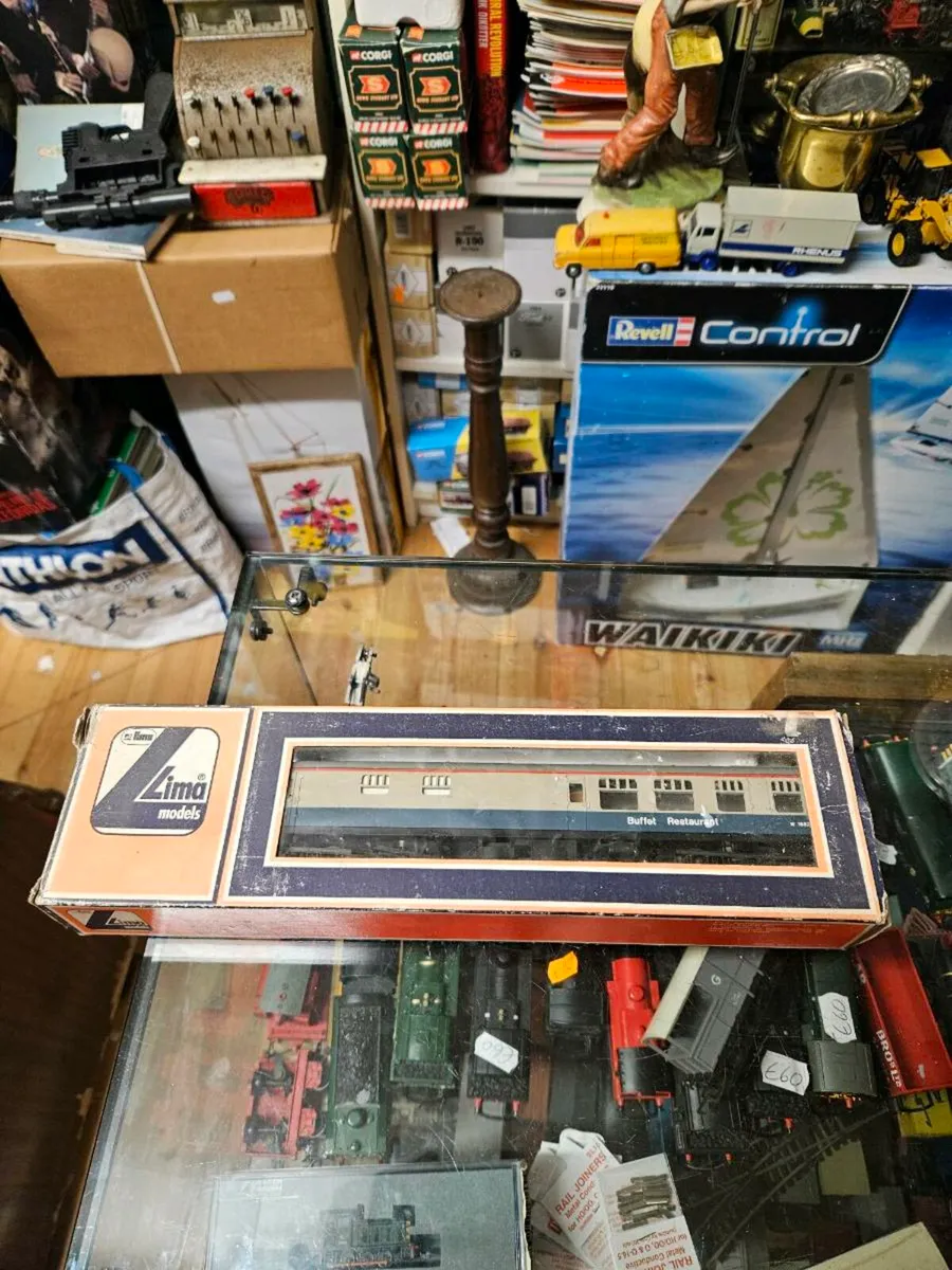 Hornby Lima OO Gauge Carraige - Image 1
