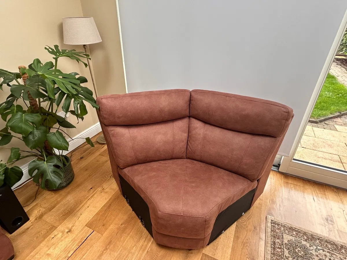 Chair/middle join for DFS modular couch - Image 1
