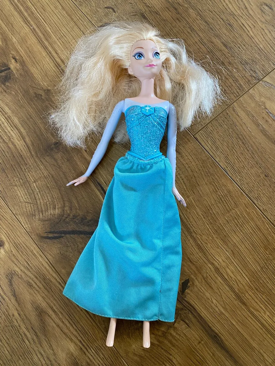 6 Fashion Dolls and Accessories Bundle for Girls - Image 4