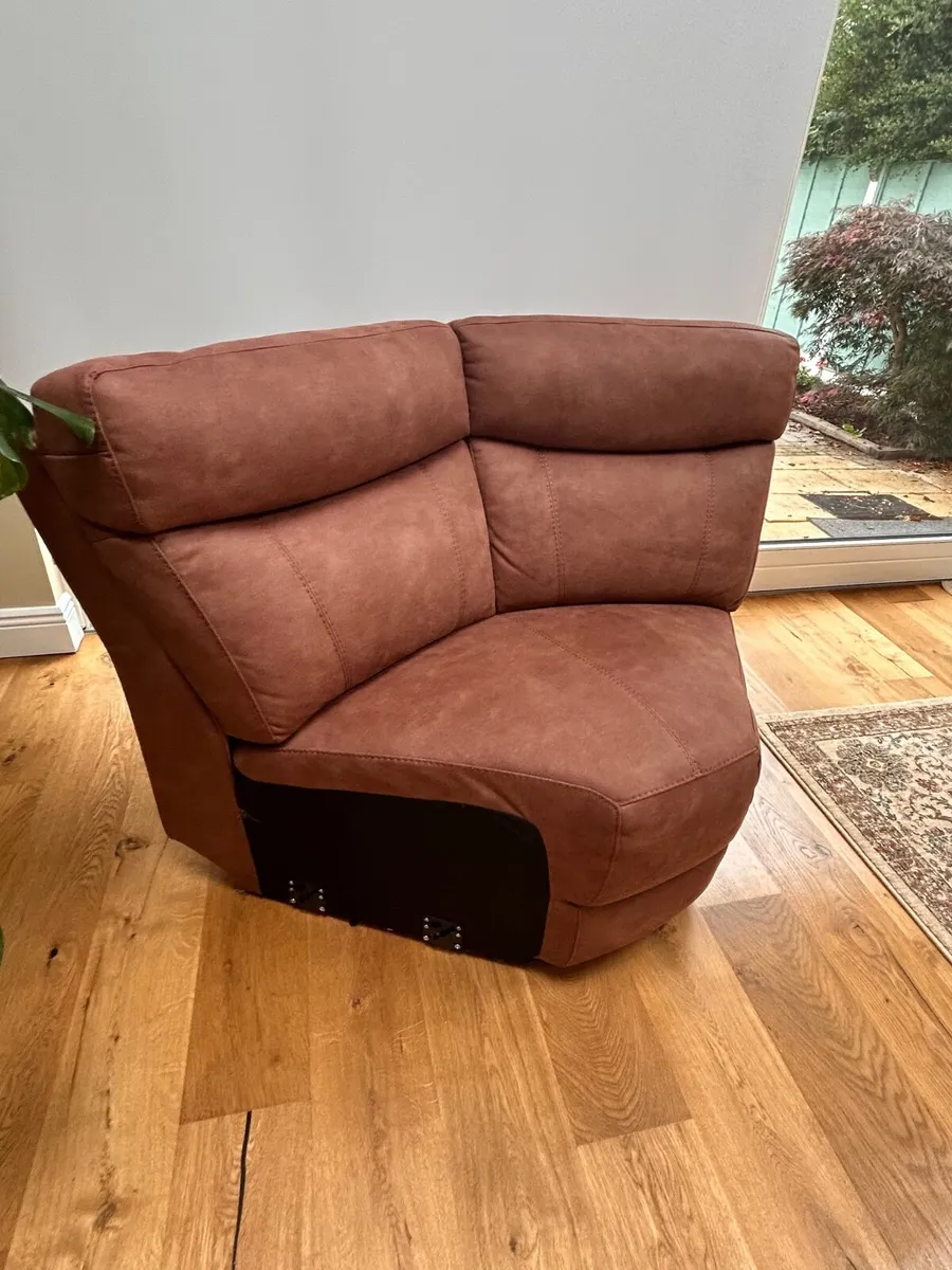 Chair/middle join for DFS modular couch - Image 3