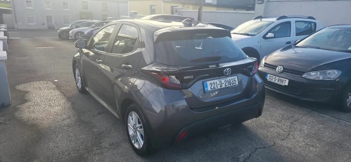 Toyota Yaris 2022 - Image 2