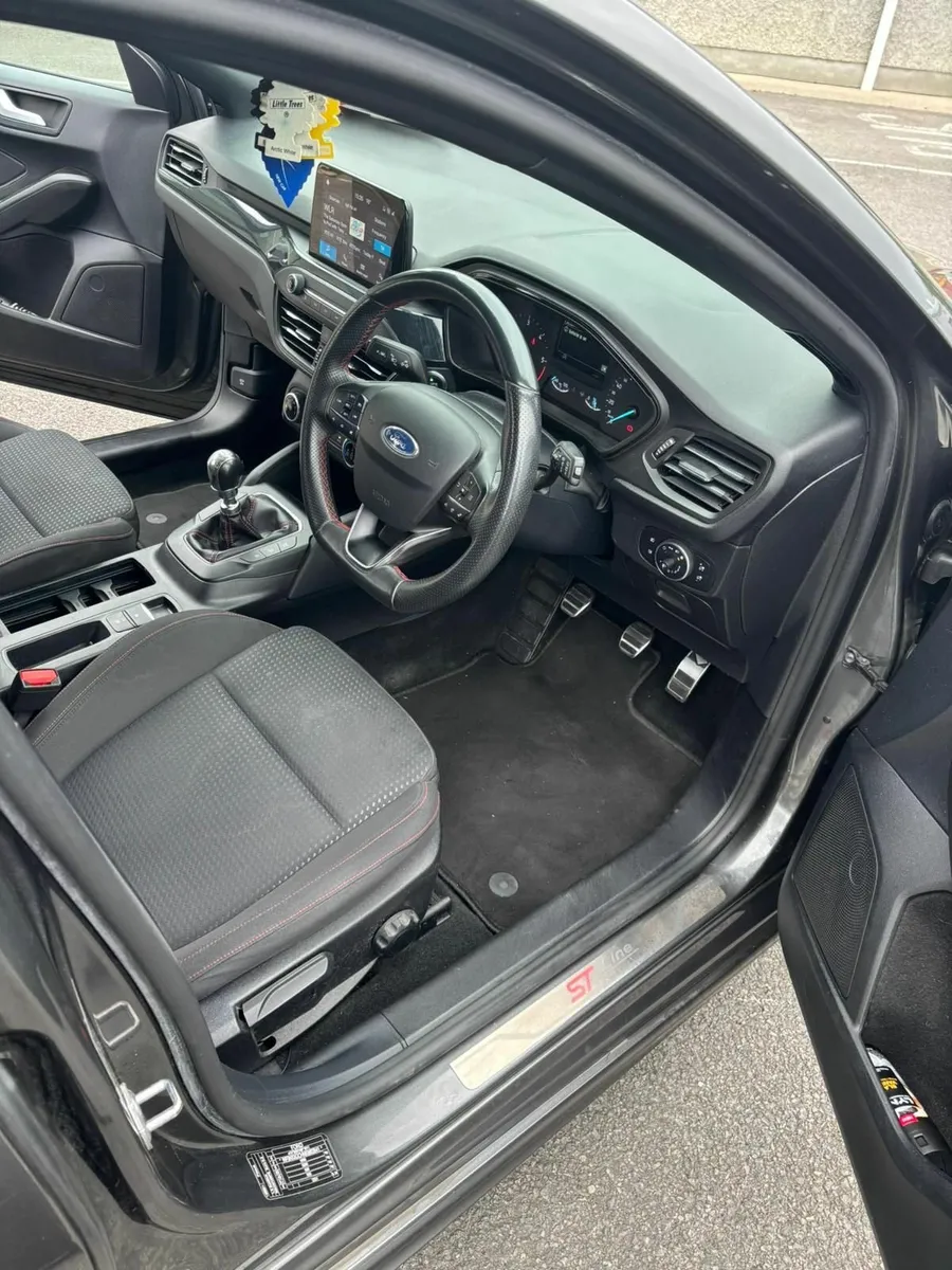 Ford Focus 2020 - Image 2
