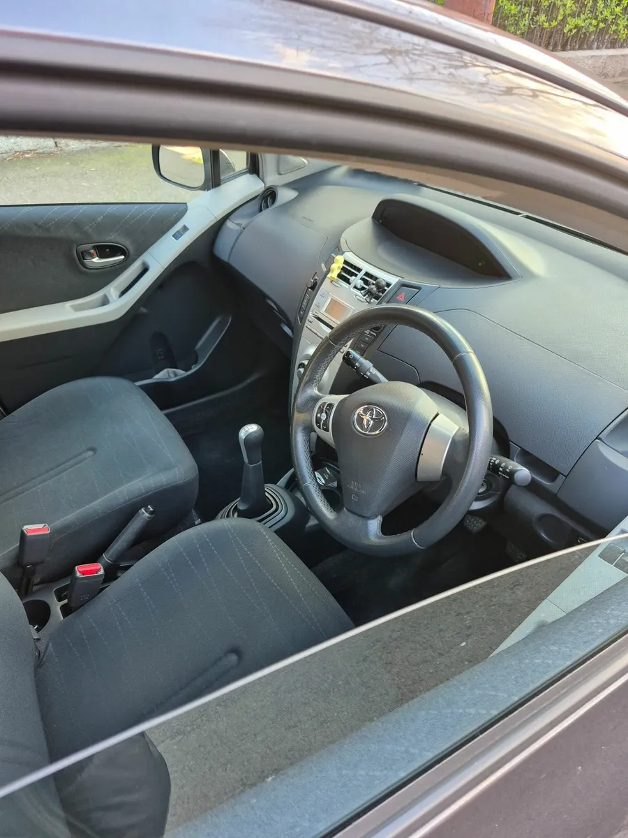 Toyota Yaris 2009 - Image 4