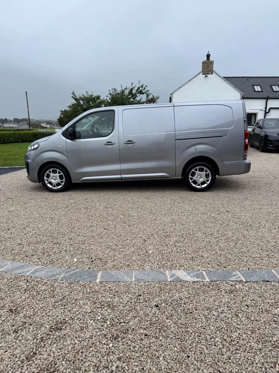 2024 Citroen Dispatch Driver Edition 2.0L - Image 4
