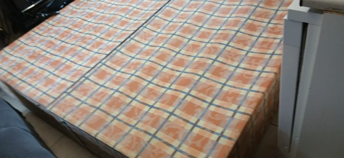 Bed base and headboard - Image 3