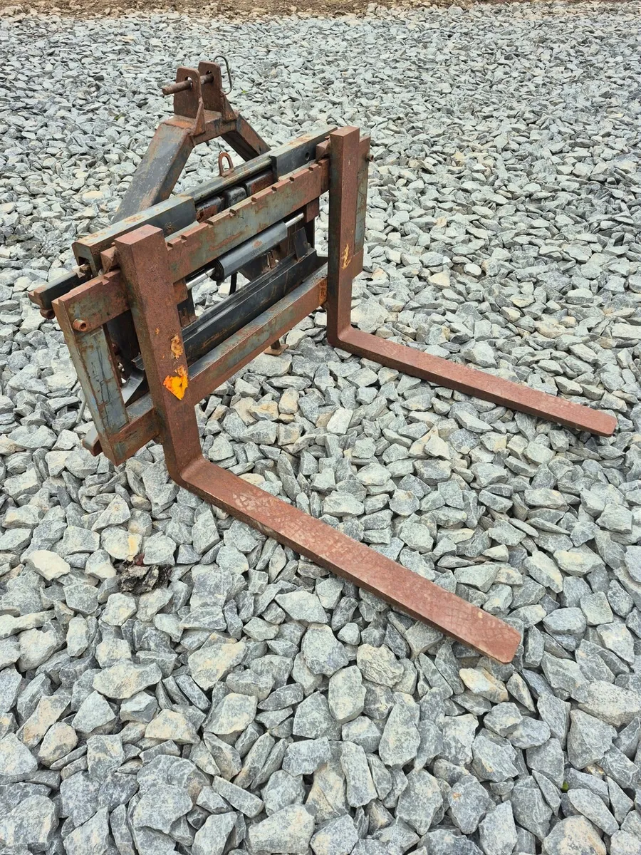 Pallet forks side shift 3 point linkage - Image 1
