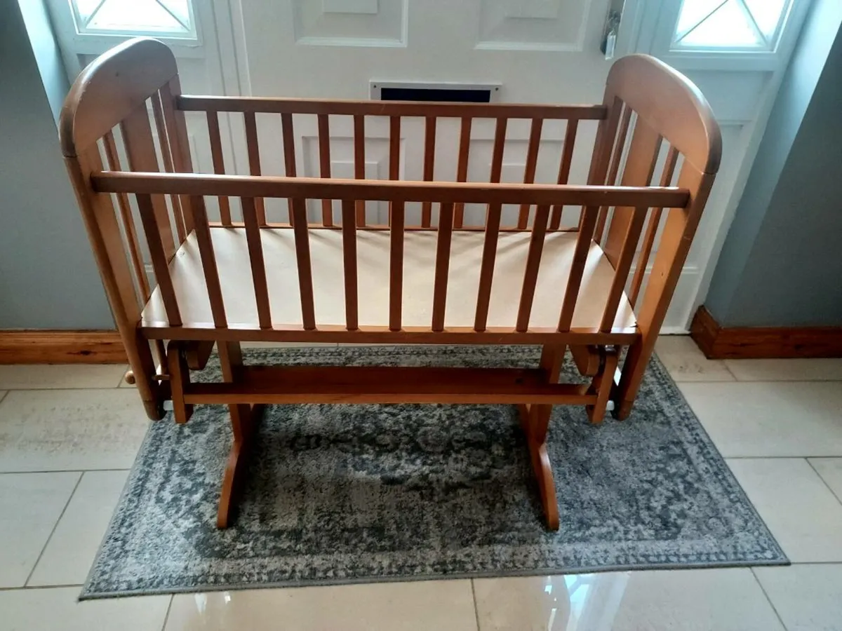 Cosatto rocking crib - Image 1