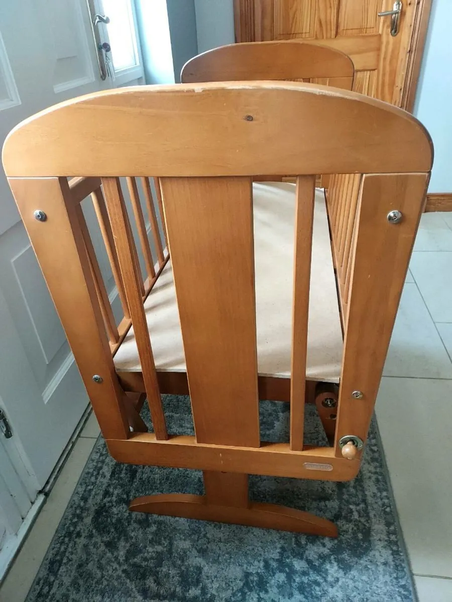 Cosatto rocking crib - Image 2