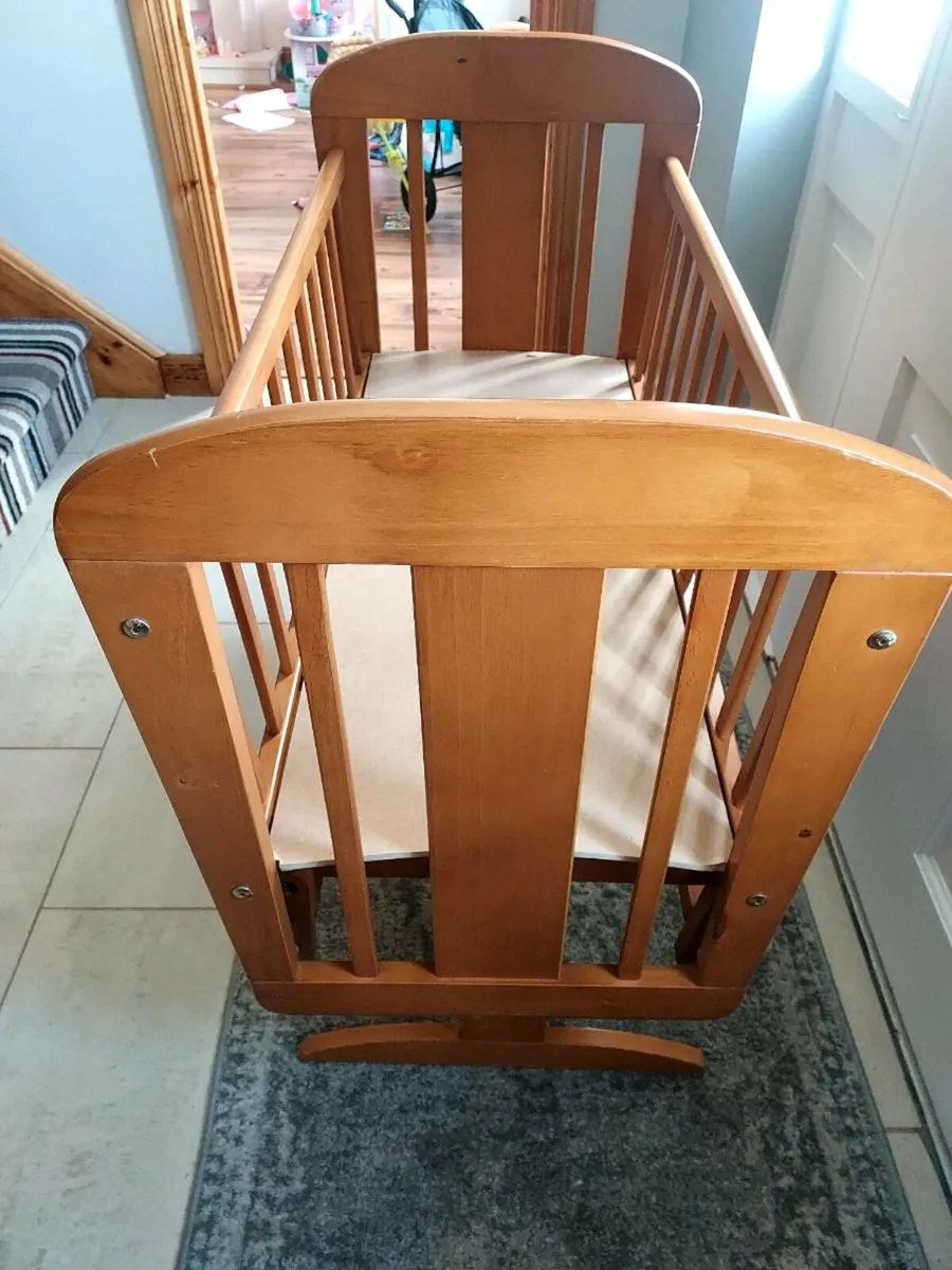 Cosatto rocking crib - Image 3