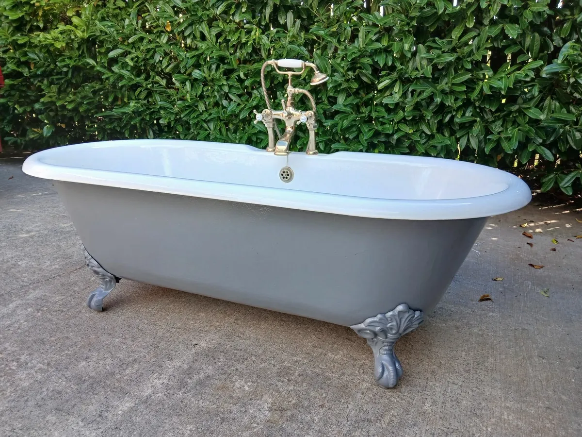 Cast iron bath - Image 2
