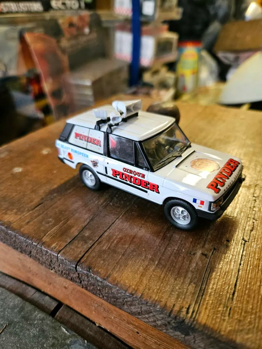 Corgi Pinder Circus Range Rover - Image 1