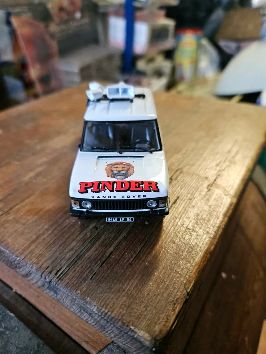 Corgi Pinder Circus Range Rover - Image 2