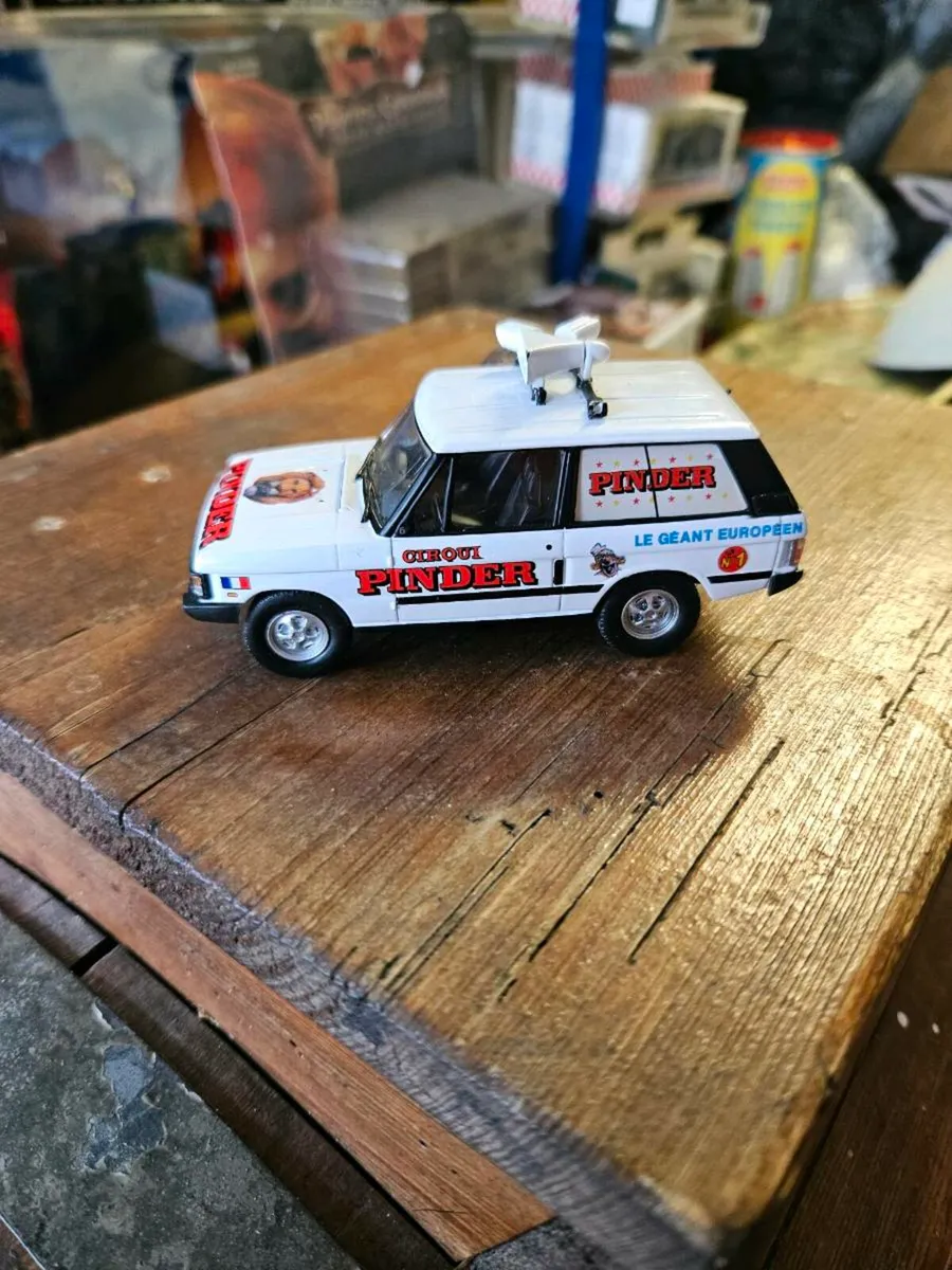 Corgi Pinder Circus Range Rover - Image 3