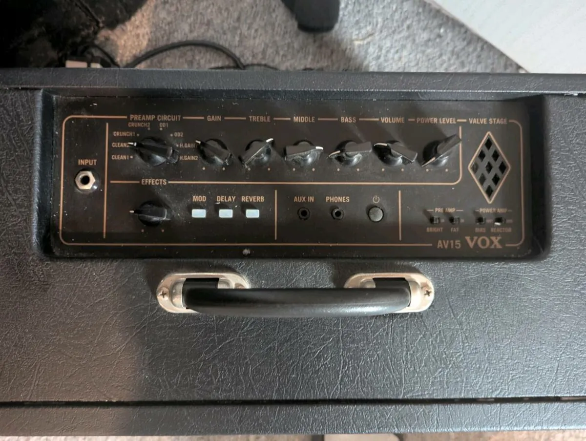 Vox AV15 15W Analog Modeling Amp - Image 2