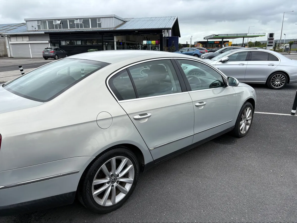 Volkswagen Passat 2009 Blue-motion - Image 4
