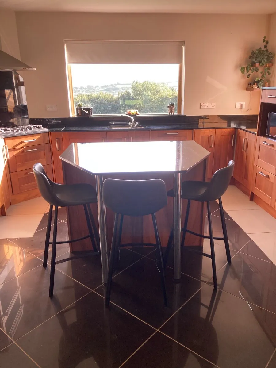Fitted kitchen - Image 1