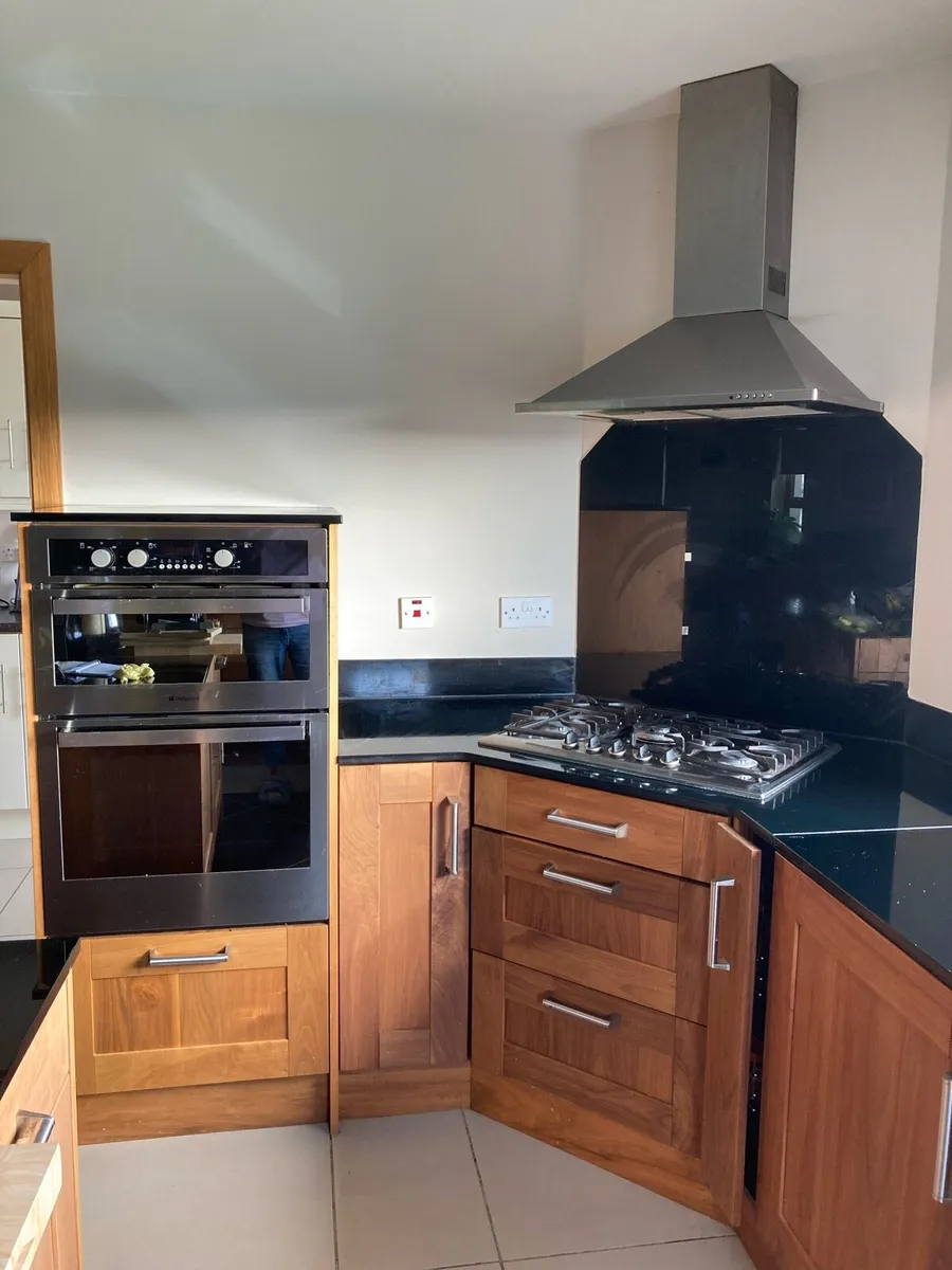 Fitted kitchen - Image 2
