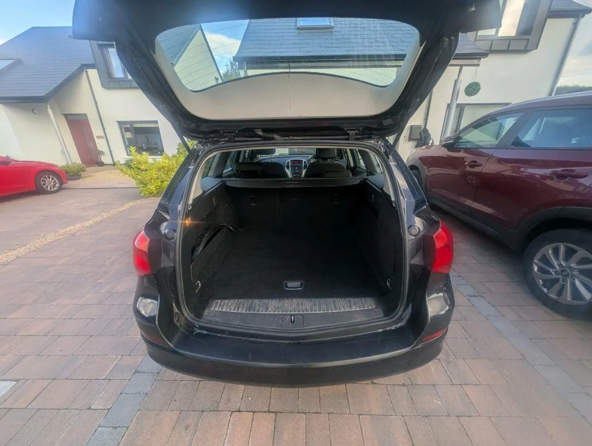 Vauxhall Astra Estate - Image 4