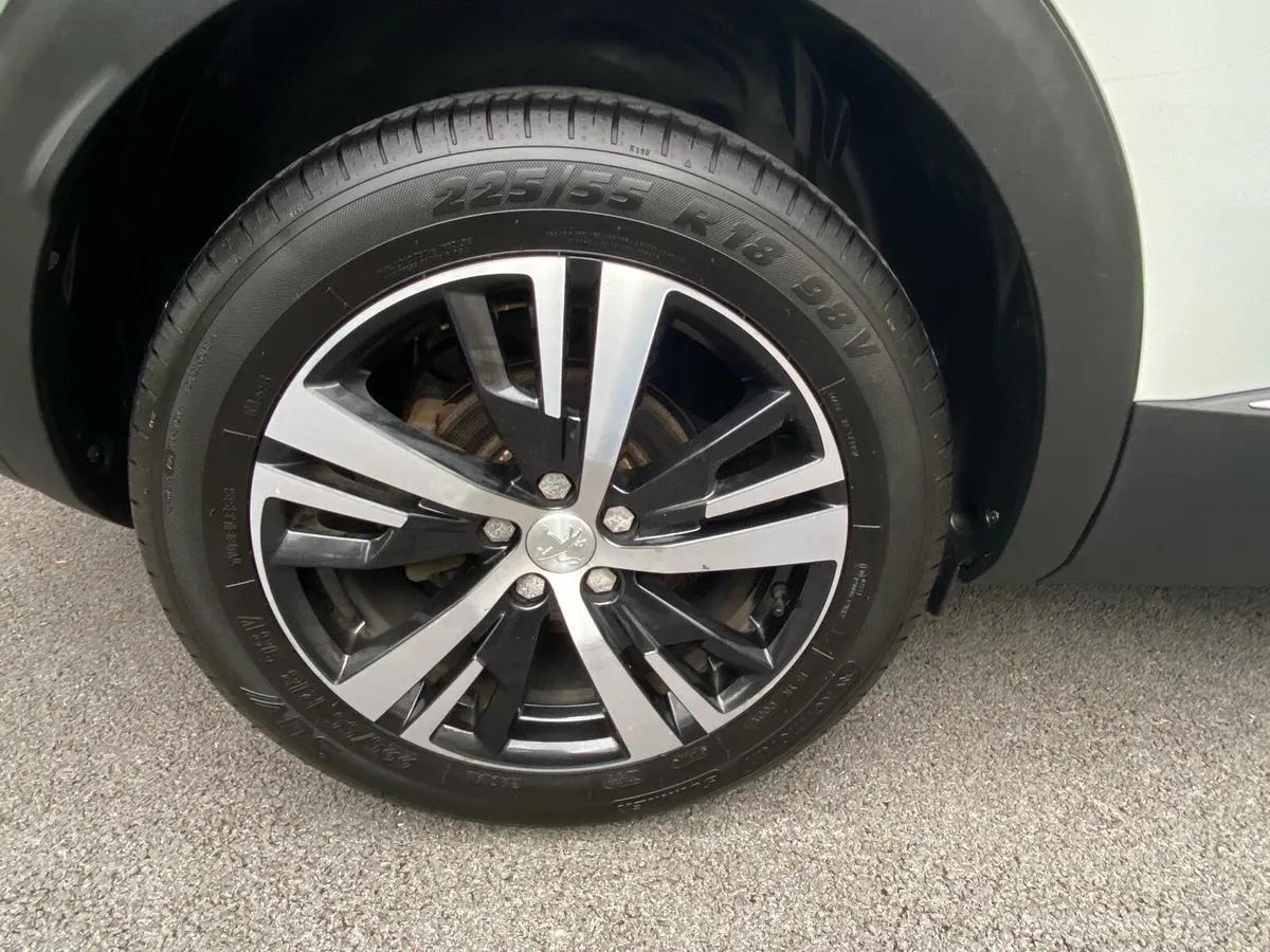 Peugeot 3008 ALLURE AUTO 1.2 p 130 Auto - Image 4