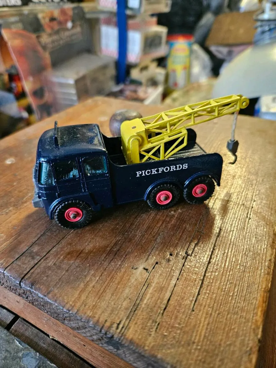 Matchbox Pickfords Code3 Tow Truck - Image 3