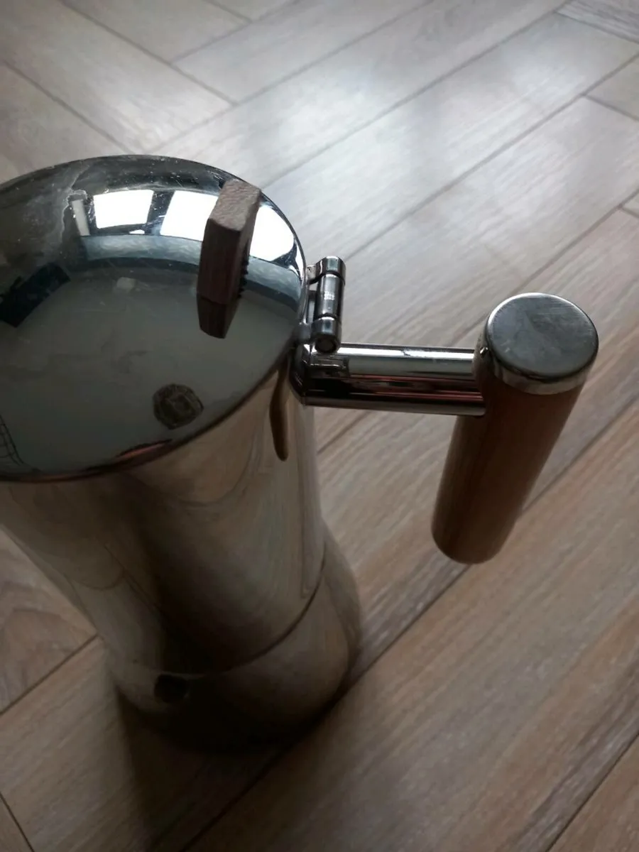 Espresso maker,cups, and saucers - Image 1