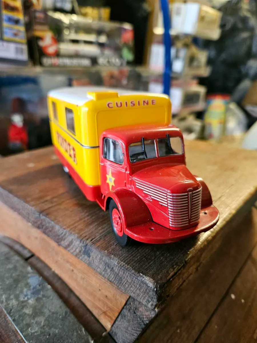 Corgi Pinder Circus Fair Ground Showmans Truck - Image 1