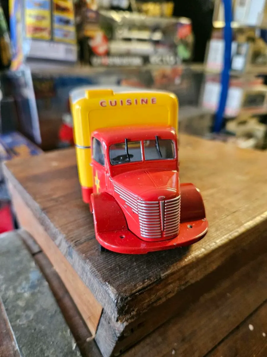 Corgi Pinder Circus Fair Ground Showmans Truck - Image 2
