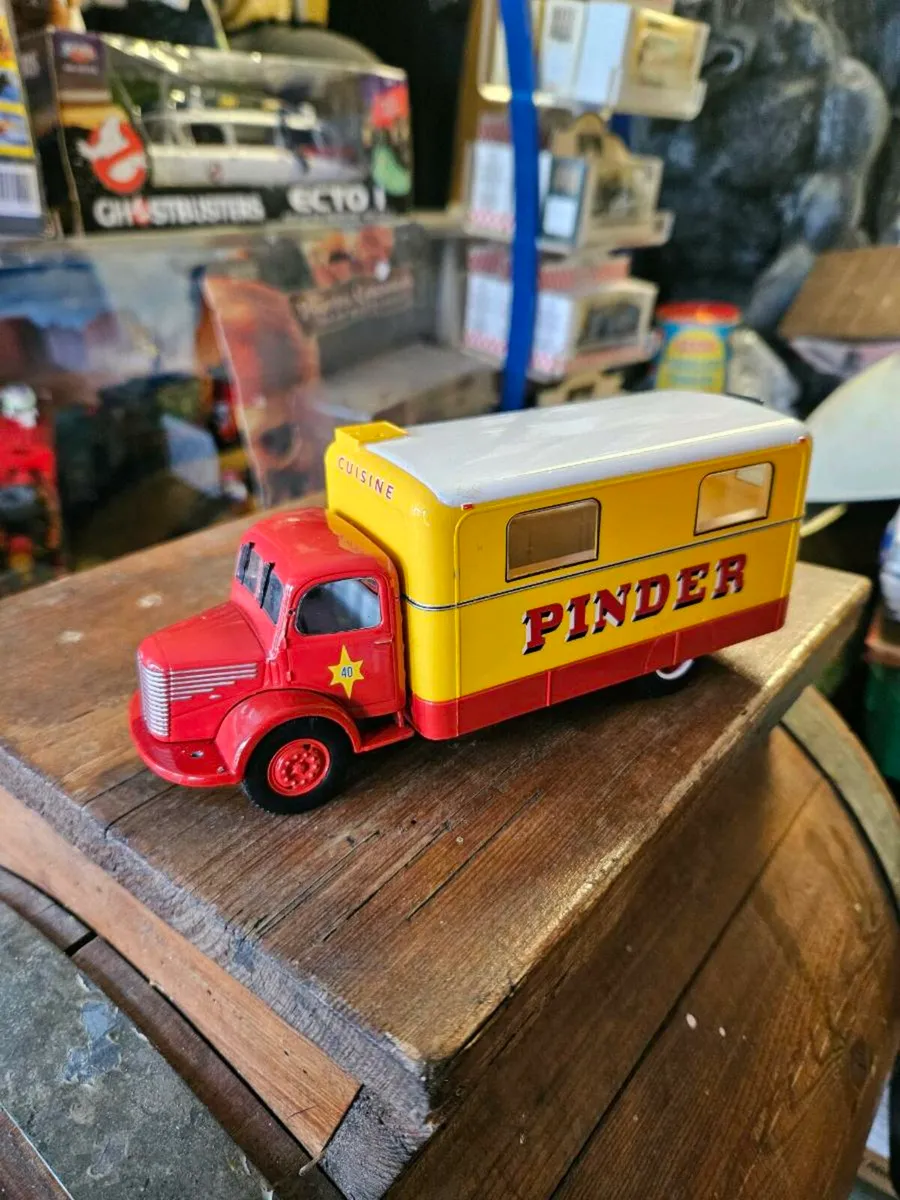 Corgi Pinder Circus Fair Ground Showmans Truck - Image 3