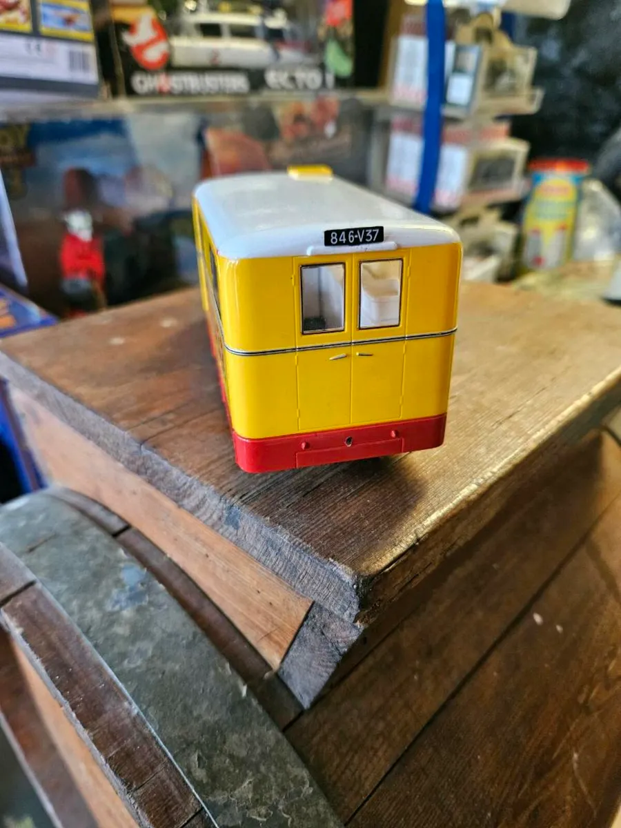 Corgi Pinder Circus Fair Ground Showmans Truck - Image 4