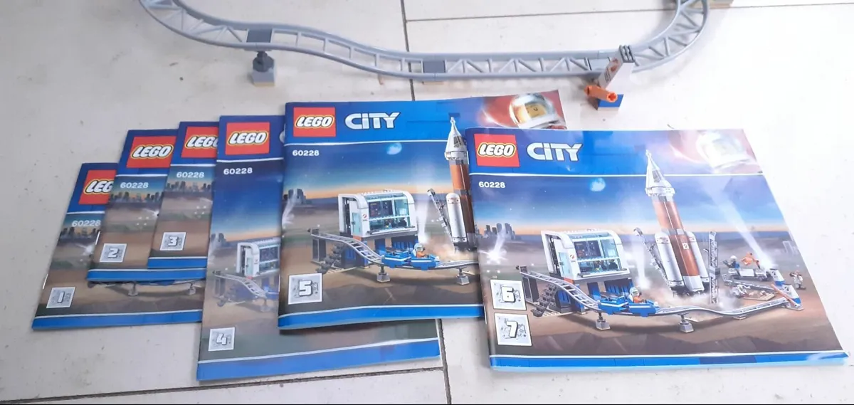 LEGO City | Deep Space Rocket and Launch Control - Image 4