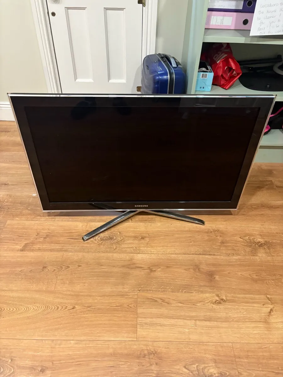 Samsung TV 43Inch - Image 1