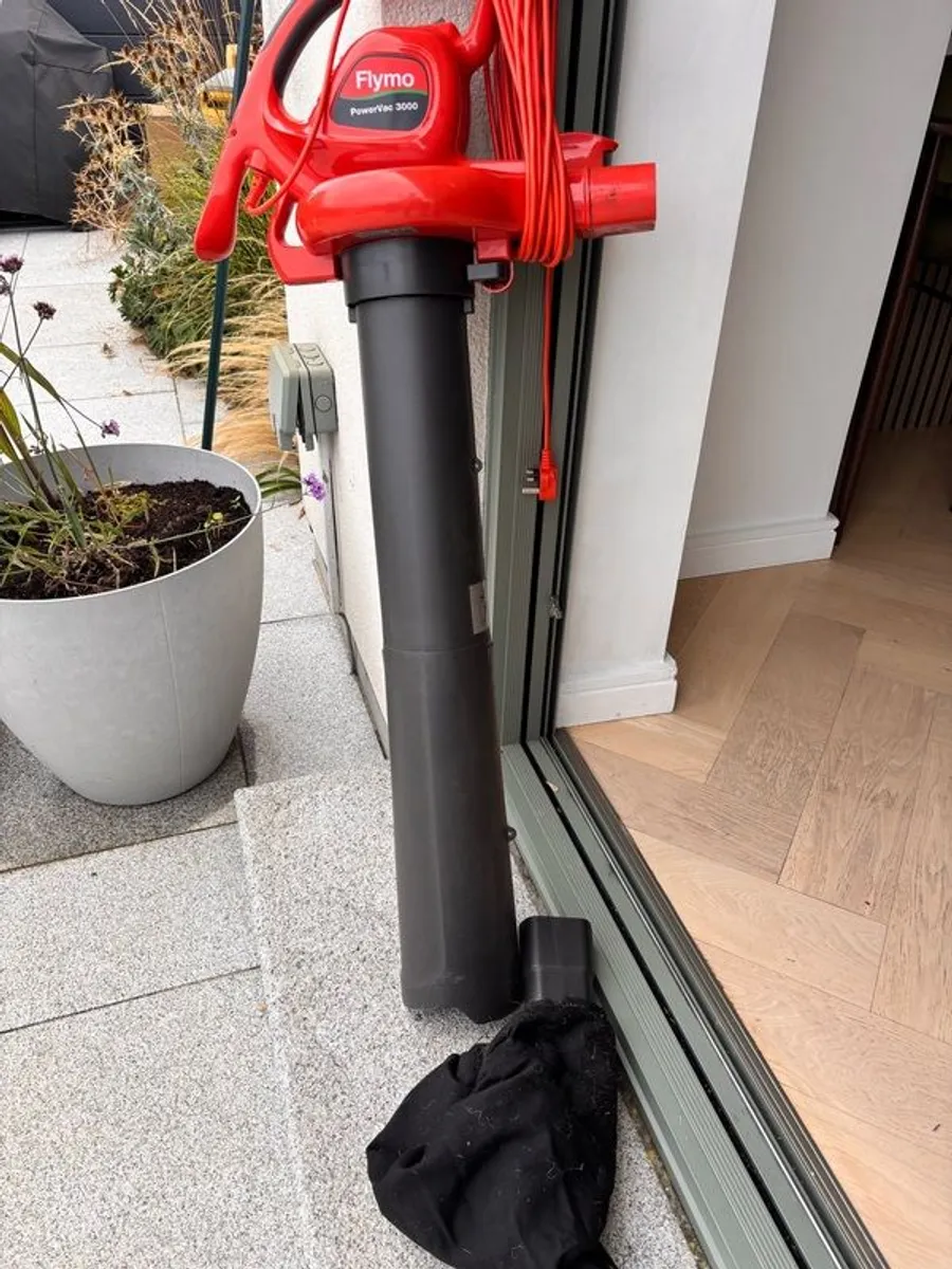 Flymo leaf blower and garden vacuum / shredder - Image 1