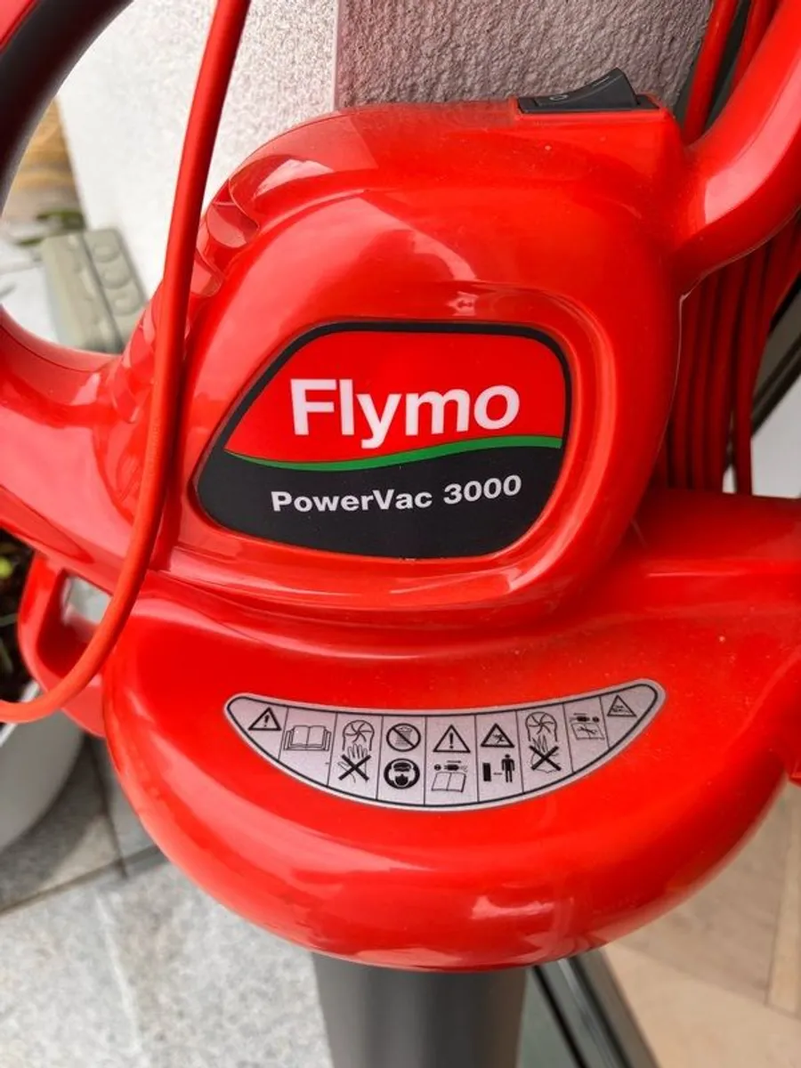 Flymo leaf blower and garden vacuum / shredder - Image 2