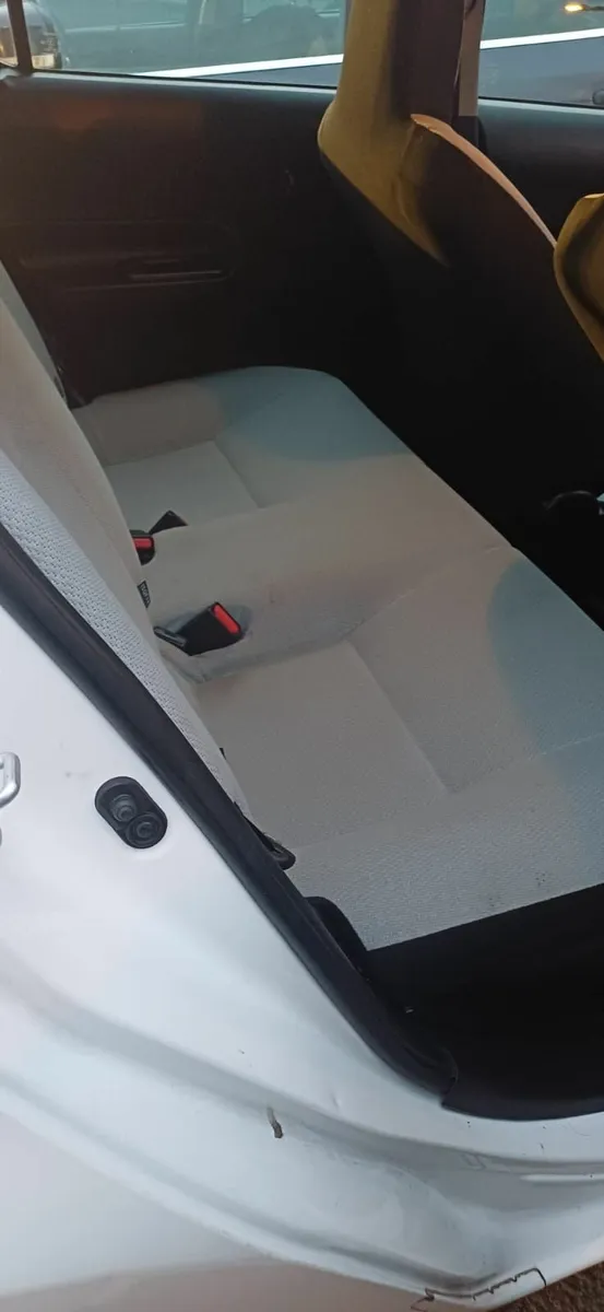 Toyota Aqua 2016 - Image 3