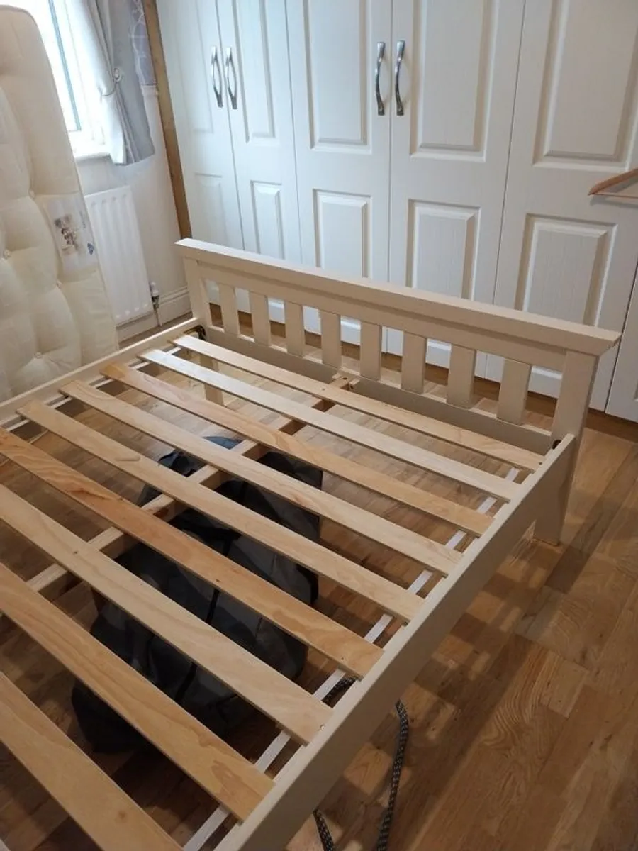 4ft 6 bed frame - Image 3