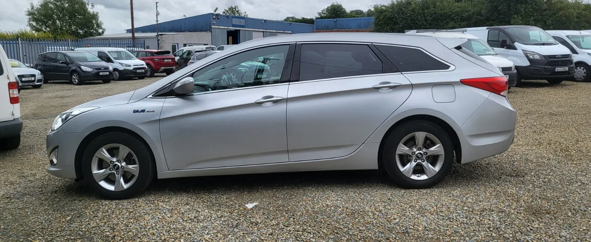 Hyundai i40 2015 long tax and test - Image 2