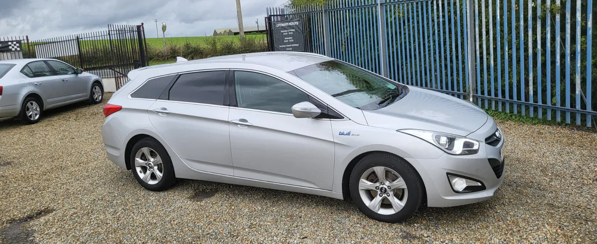 Hyundai i40 2015 long tax and test - Image 1