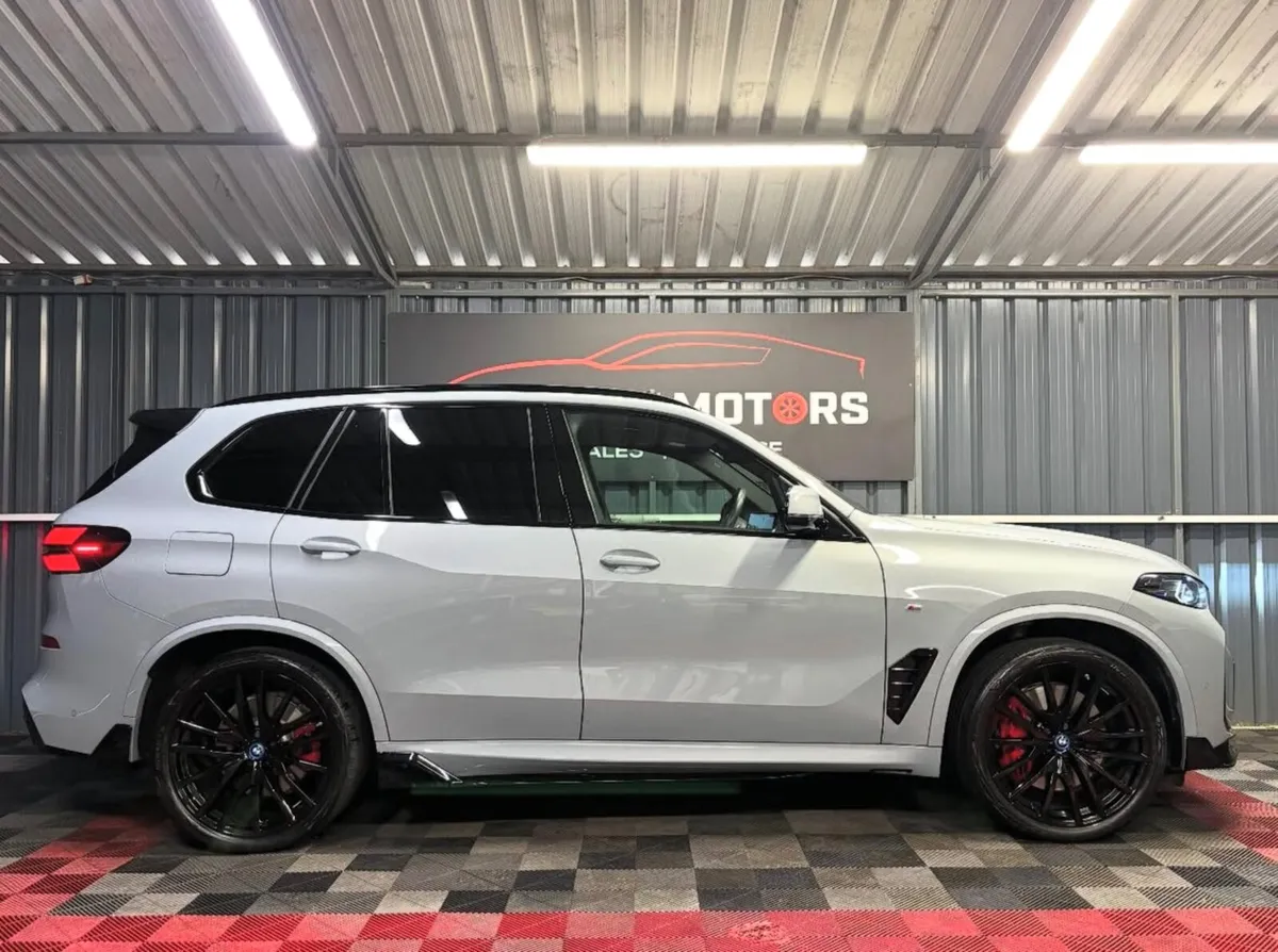 2025 BMW X5 M-Sport Pro 50e X-Drive Auto - Image 3