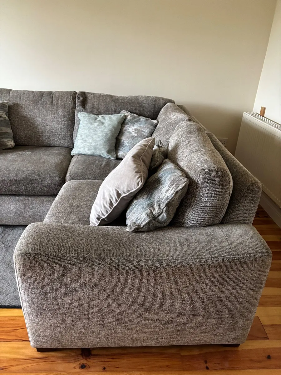 Suite of furniture - Image 2
