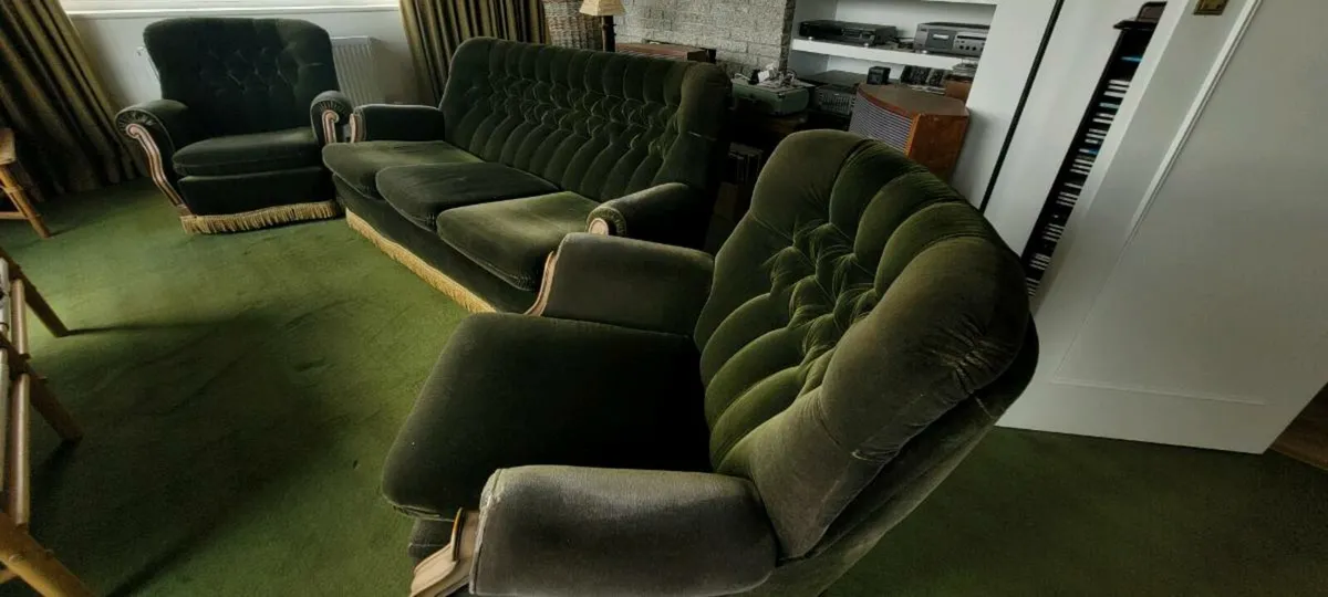 Three piece suite - Image 4