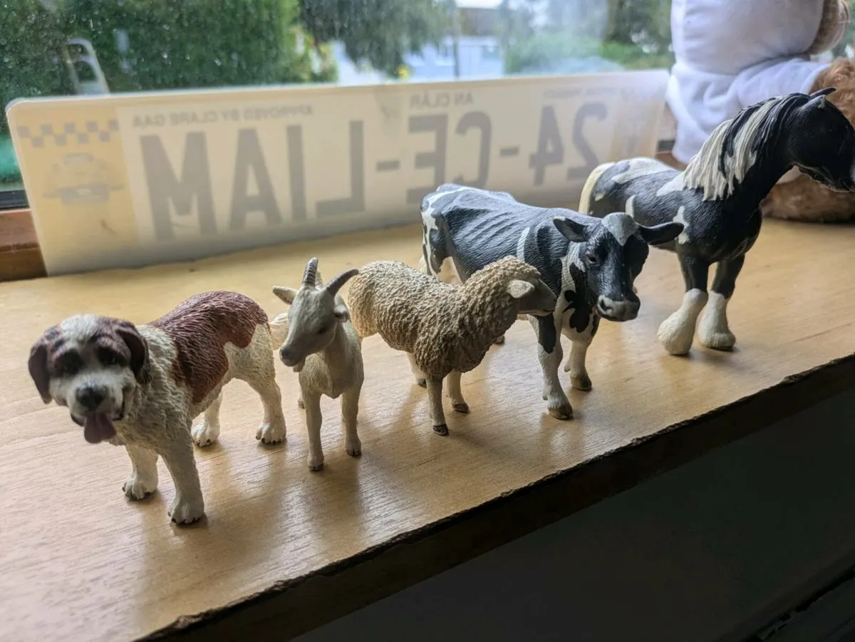 Animal figurines - Image 1