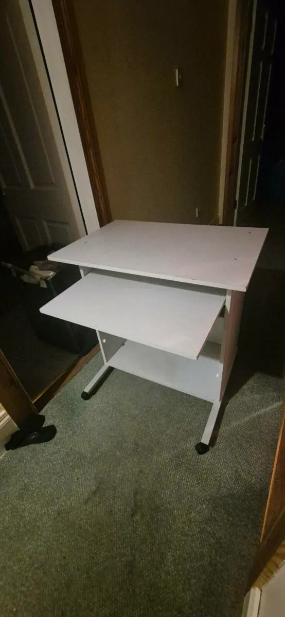Computer desk - Image 3