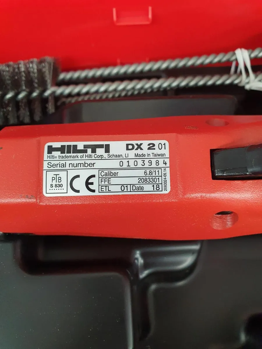 Like New Hilti D2 - Image 2