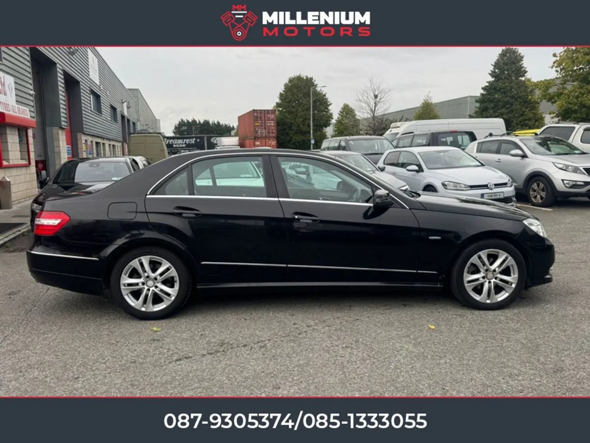 Mercedes-Benz E-Class 220 TOP Spec Low KMS - Image 2