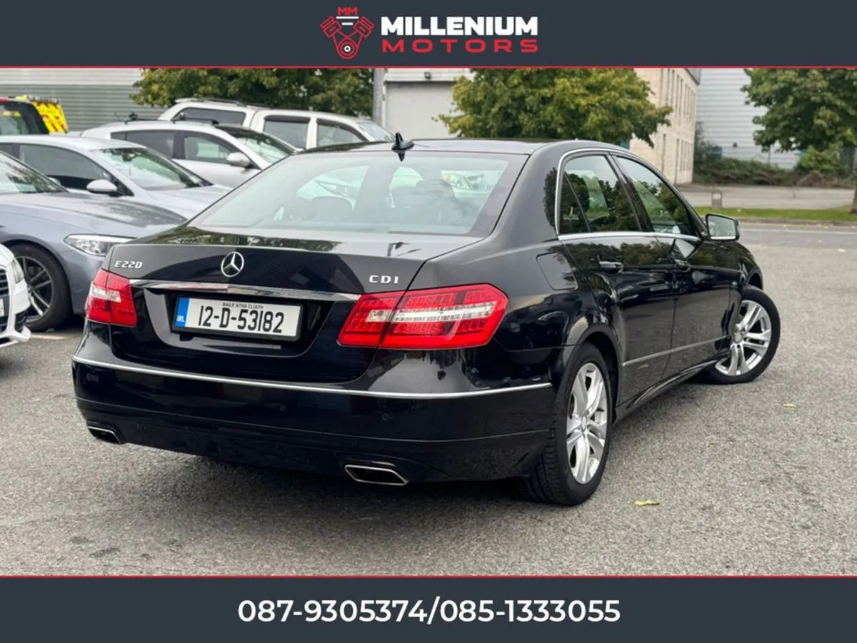 Mercedes-Benz E-Class 220 TOP Spec Low KMS - Image 3